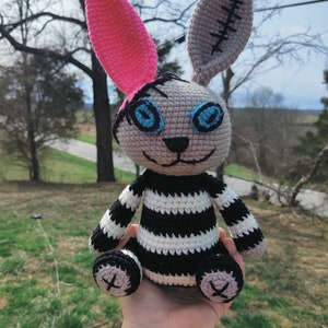 Creepy bunny - Etsy España
