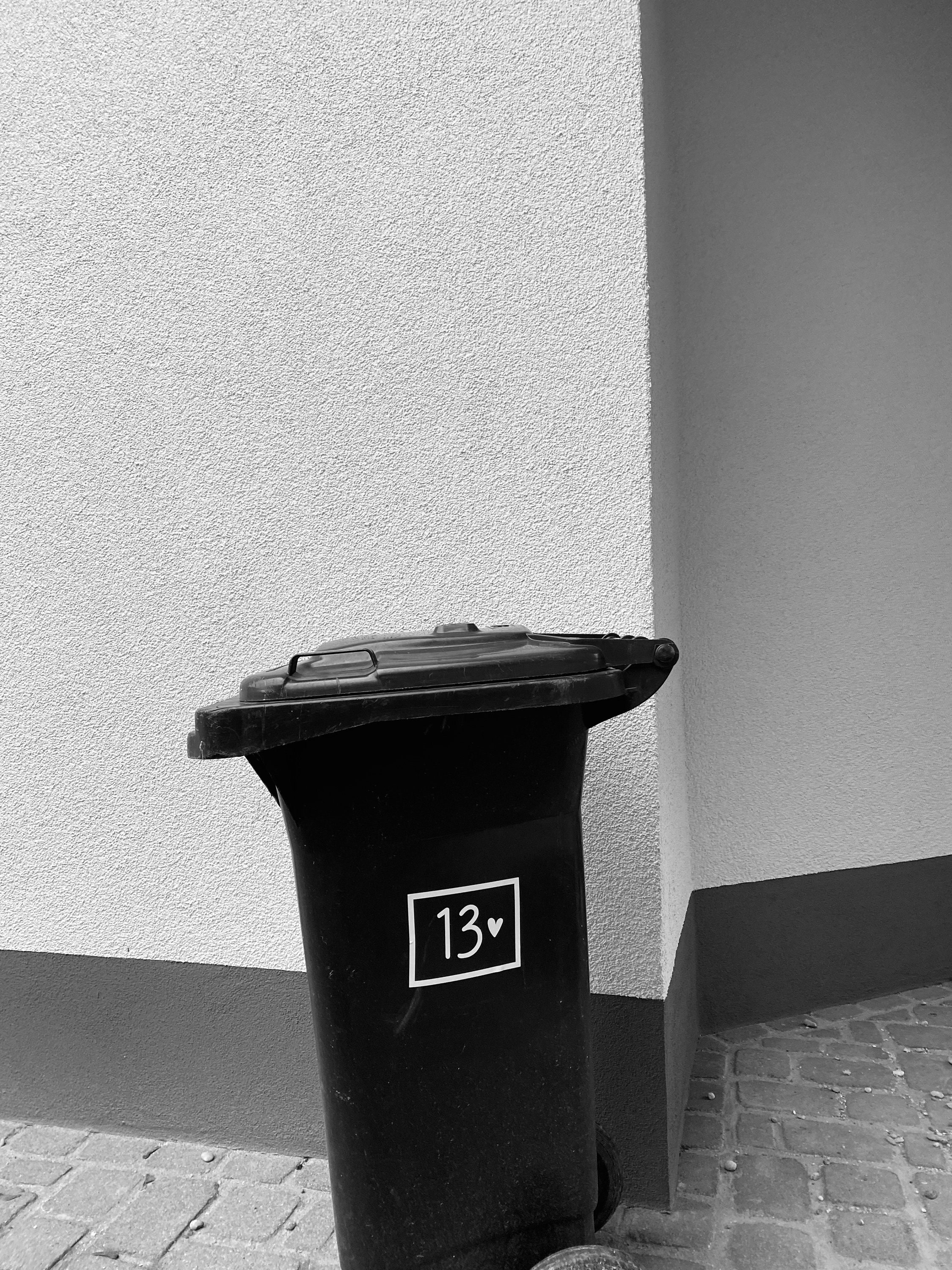 Personalisierbarer Mülltonnen Aufkleber Hausnummer Straße - .de