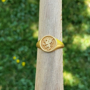 Dragon ring,Family crest ring,sterling silver,solid gold ring,Valentine&#39;s Day Gift,womens ring,gift for family,signet ring,Wales ring