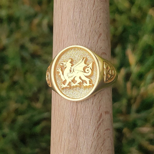 Dragon ring,Family crest ring,sterling silver,solid gold ring,Valentine's Day Gift,womens ring,gift for family,signet ring,Wales ring