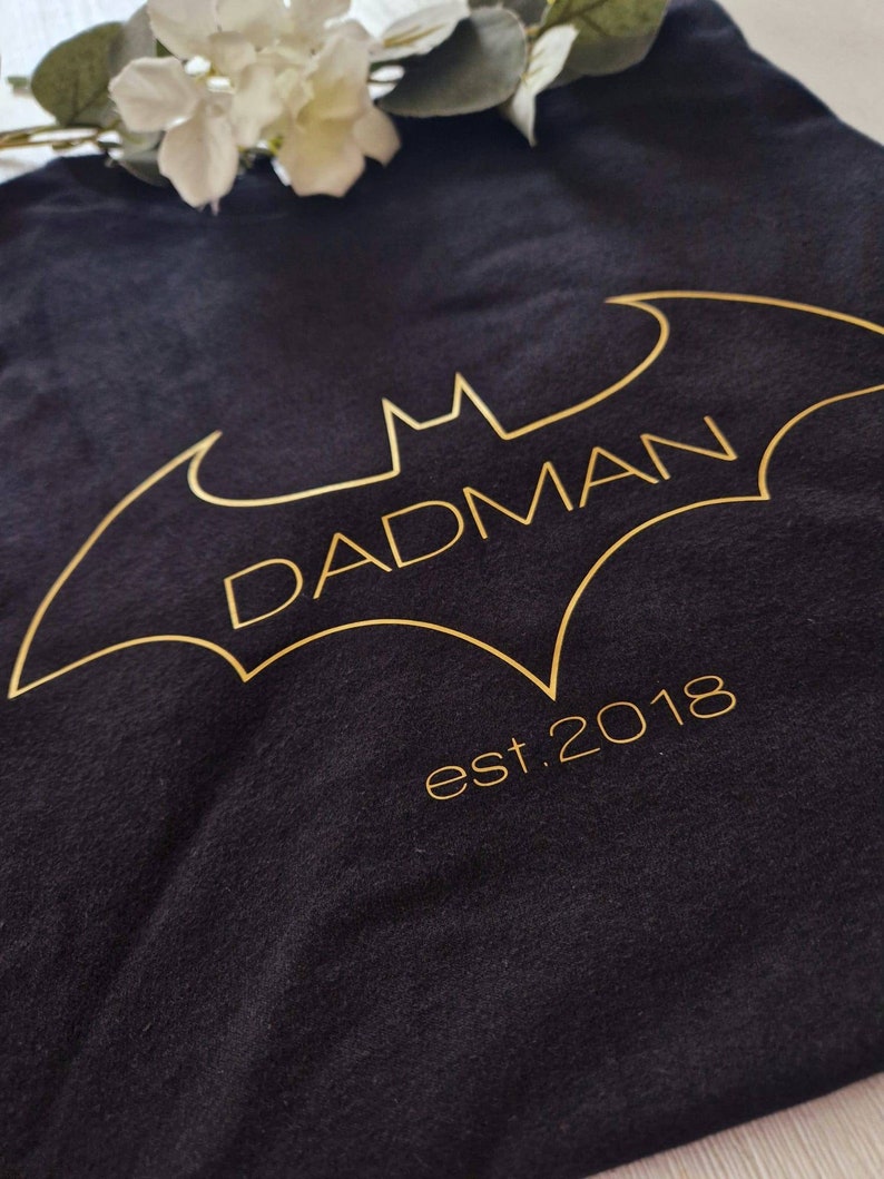 DADMAN Papa T Shirt Valentinstag Ostern Vatertag Geschenk Vatertags Geschenk Vatertags Shirt Ostern Bild 3