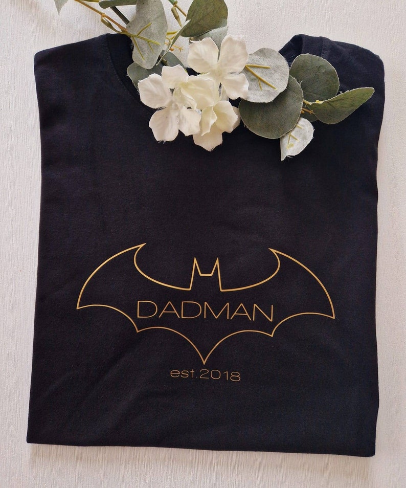 DADMAN Papa T Shirt Valentinstag Ostern Vatertag Geschenk Vatertags Geschenk Vatertags Shirt Ostern Bild 5