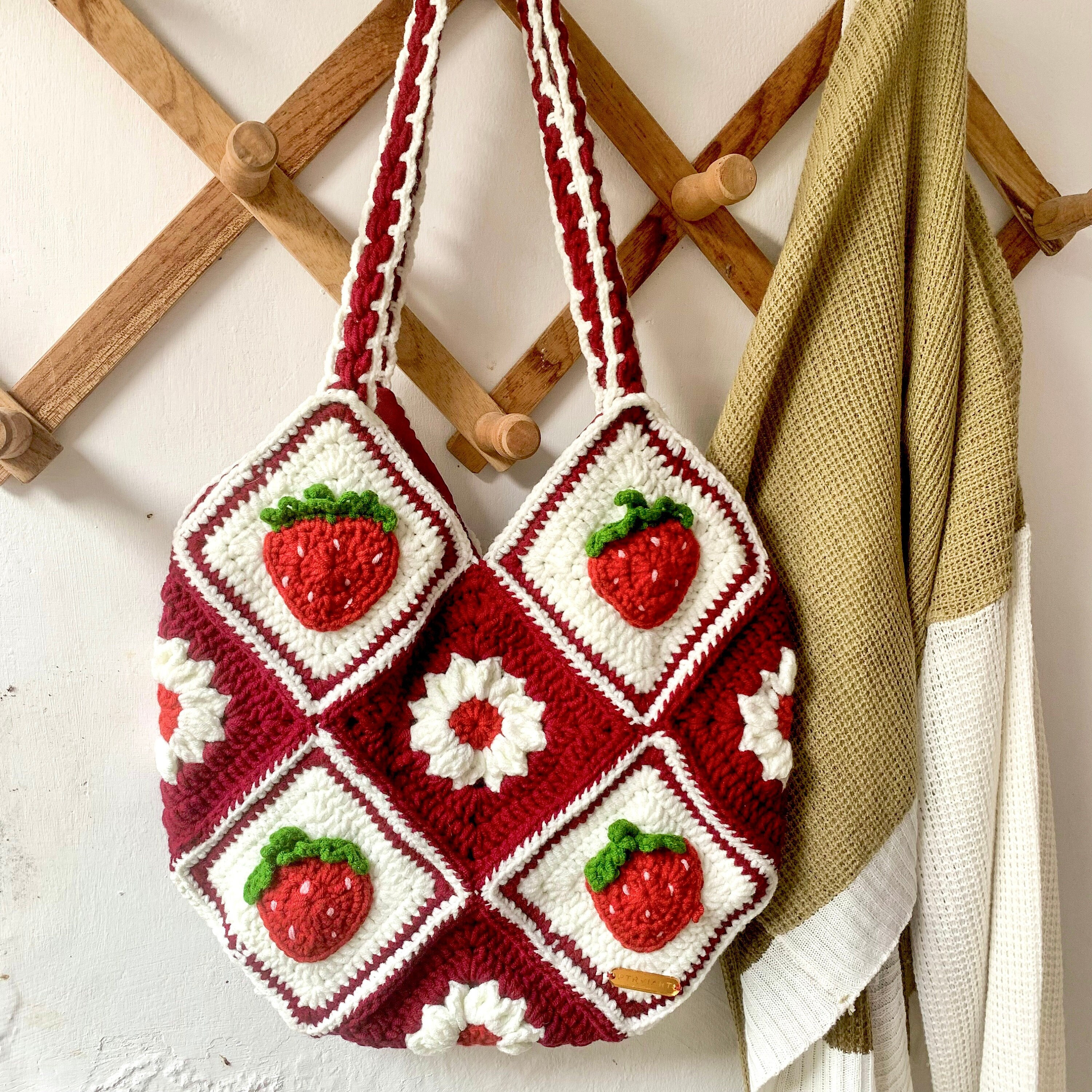 Crochet strawberry bag hotsell