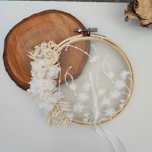 Ring holder Drum with dried and preserved flowers Wedding accessory WHITE Collection