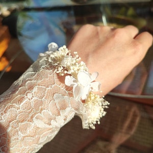 Dried and preserved flower bracelet Wedding accessory - Bride - Bridesmaid WHITE Collection