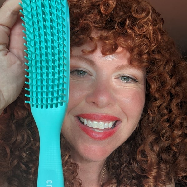 Curly Hair Brush with flexible bristles