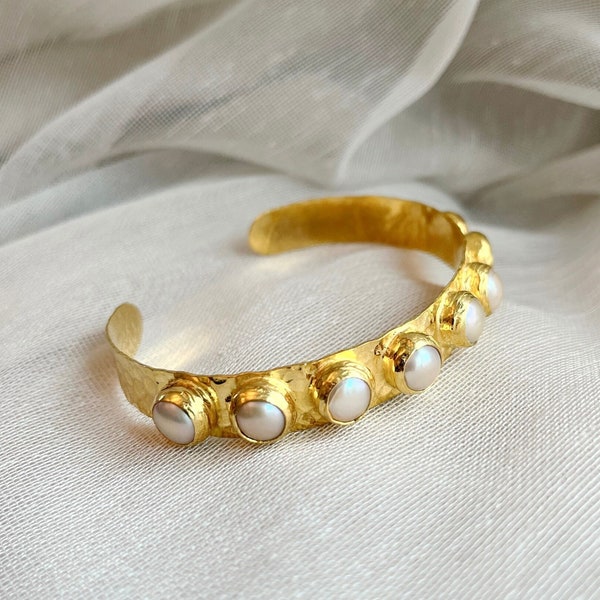 Arm Cuff with Baroque Pearl, Dainty Pearl Bracelet, Arm Cuff Bracelet, Arm Cuff Gold, Gold Bangle Bracelet, Gift For Her, Vintage Bracelet