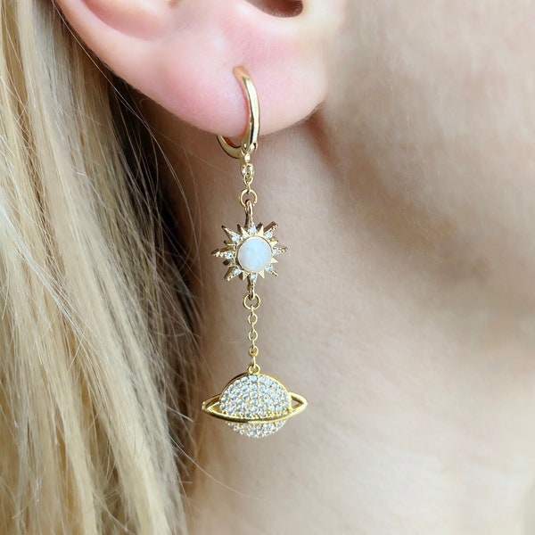 Saturn Earrings with Star, Planet Earrings, Star Earrings, Huggie Hoop Earrings with Saturn Charm, North Star Earrings, y2k Jewelry, Gift