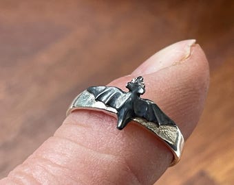 Massiver kleiner Fledermaus Silber Ring, oxidiert schwarz