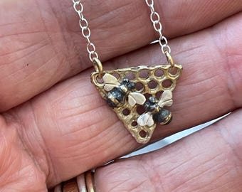 Sterling Silber Anhänger (Bienenanhänger) auf Bienenwabe
