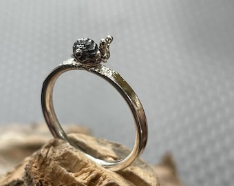 Solid silver small ridge shell snail ring