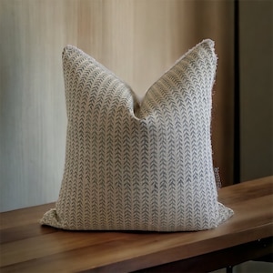 HANNA || Designer Leinen Kissenbezug, Hand gestempelt Kissen, Block Druck Kissen, Block Leinen Kissen, Neutral Kissen, Wohnkultur Kissenbezug