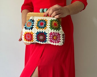 Vintage Clutch, Kiss lock Lined Crochet Clutch, Crochet Vintage Clutch With Wooden Clasp,Cream crochet bag, Evening Bag