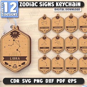 Puede incluir: Un conjunto de 12 diseños de llavero de signos del zodíaco cortados con láser. Los diseños son de madera marrón y presentan los símbolos de constelación de cada signo. El texto "LASER CUT 12 DESIGNS" está en la parte superior de la imagen. El texto "ZODIAC SIGNS KEYCHAIN DIGITAL DOWNLOAD" está en el centro de la imagen. El texto "CDR SVG PNG DXF PDF EPS" está en la parte inferior de la imagen.