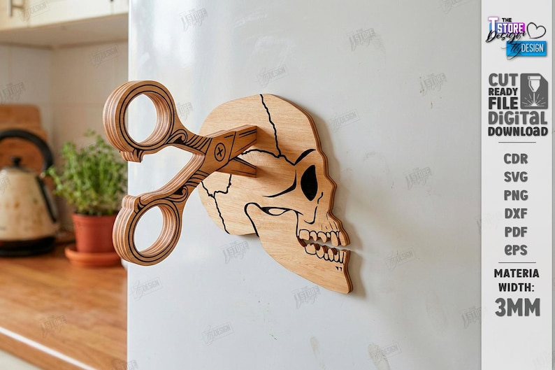 Puede incluir: Decoraci&oacute;n de pared de calavera de madera con tijeras que la atraviesan. La calavera es de color marr&oacute;n claro con detalles negros, y las tijeras tienen un dise&ntilde;o intrincado. La imagen incluye el texto "CUT READY FILE DIGITAL DOWNLOAD".