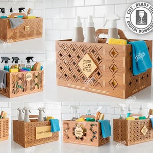 Puede incluir: Cestas de limpieza de madera con varios diseños decorativos recortados. Cada cesta tiene un asa y está llena de productos de limpieza. La imagen muestra varias cestas con diferentes patrones, incluyendo diseños de diamantes y florales. El texto en la cesta dice "Organize, Clean, Repeat".