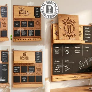 Może przedstawiać: Drewniane tablice menu i planera tygodniowego z sekcjami tablicy. Tablice posiadają wycinane laserowo wzory i tekst, w tym "Menu" i "Weekly Planner". Tablice posiadają półkę i są przeznaczone do kuchni lub organizacji domu.