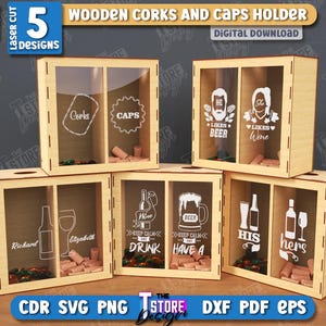Puede incluir: Soportes de madera para corchos y tapas con cinco diseños diferentes. Cada soporte tiene dos compartimentos y una parte delantera transparente. Los diseños incluyen texto y gráficos relacionados con el vino y la cerveza. El texto incluye "Corks", "Caps", "He Likes Beer" y "She Likes Wine".