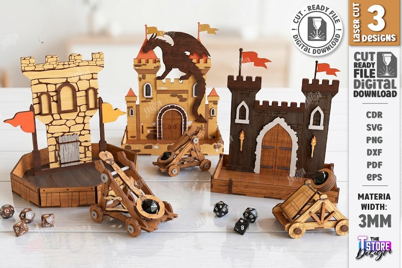 K&ouml;nnte beinhalten: Lasergeschnittene Burgdesigns aus Holz mit Katapulten und W&uuml;rfeln. Die Burgen sind in Braun- und Beiget&ouml;nen gehalten, mit orangefarbenen und gelben Fahnen. Der Text "CUT READY FILE DIGITAL DOWNLOAD" und "3 DESIGNS" ist enthalten.