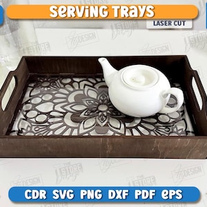 Puede incluir: Una bandeja de servir marrón oscuro con un diseño floral decorativo y una tetera blanca. La bandeja tiene 3 mm de grosor y tiene asas. La imagen también incluye el texto "SERVING TRAYS" y "DIGITAL DOWNLOAD".