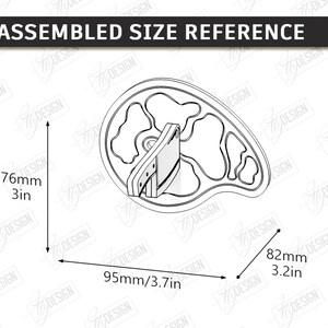 Puede incluir: Dibujo lineal de un objeto ensamblado con referencias de tama&ntilde;o. El objeto tiene una forma abstracta con una pieza vertical central. Dimensiones: 76 mm de alto, 95 mm de ancho y 82 mm de profundidad.