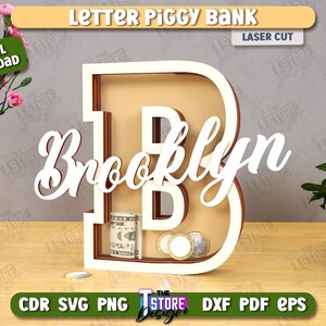 Puede incluir: Una hucha de madera con la letra "B" y el nombre "Brooklyn" en cursiva. El banco est&aacute; cortado con l&aacute;ser y contiene dinero y monedas. Las palabras "Letter Piggy Bank" y "Laser Cut" est&aacute;n en la parte superior.