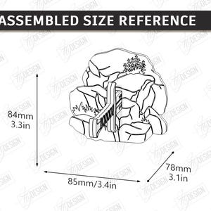 Puede incluir: Dibujo lineal en blanco y negro de una formaci&oacute;n rocosa con un puente y vegetaci&oacute;n. El tama&ntilde;o ensamblado es de 84 mm de alto, 85 mm de ancho y 78 mm de profundidad. Se incluye el texto "ASSEMBLED SIZE REFERENCE".