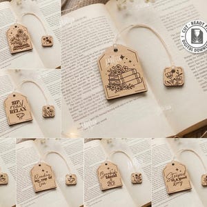 Puede incluir: Colección de marcapáginas y posa-bolsas de té de madera cortados con láser. Los diseños incluyen motivos florales y de libros, y frases como "Sip, Read, Relax" y "Bookish Blend". La imagen también incluye el texto "10 Designs" y "Digital Download".