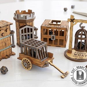 K&ouml;nnte beinhalten: Lasergeschnittenes W&uuml;rfelturm- und Zubeh&ouml;rset aus Holz. Enth&auml;lt einen Turm, ein Gef&auml;ngnis, einen Wagen und andere thematische Designs. Das Set besteht aus 3 mm starkem Material und enth&auml;lt die Texte "BAD DICES" und "ABOUT WHAT YOU DID".