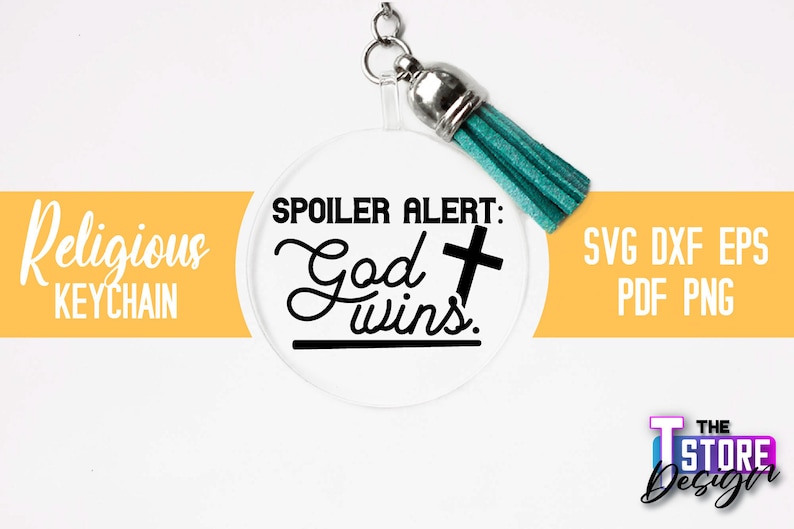Pu&ograve; includere: Un portachiavi rotondo e trasparente con un designo nero che recita "Spoiler Alert: God Wins." Il design include anche una croce nera. Il portachiavi ha un anello argentato e un fiocco turchese.