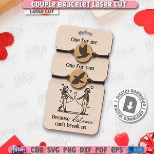 K&ouml;nnte beinhalten: Lasergeschnittene Armb&auml;nder f&uuml;r Paare mit den Texten "One for me" und "One for you". Die Armb&auml;nder haben ein Vogeldesign und den Text "Because distance can't break us". Das Bild enth&auml;lt rote Herzdekorationen und Geschenkboxen.