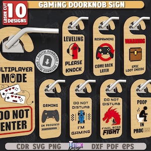 Puede incluir: Señales de puerta de juego de madera con varios diseños, incluyendo "Modo multijugador" y "No entrar". Cada señal tiene un gancho de metal plateado. Las señales tienen un diseño cortado con láser e incluyen el texto "Gaming Doorknob Sign".