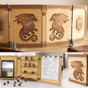 Può includere: Uno schermo per dungeon master in legno a quattro pannelli con motivi di drago incisi al laser e icone di dadi a 20 facce. L'interno include ripiani per miniature, un supporto per tablet e clip per appunti. Lo spessore del materiale è 3mm.
