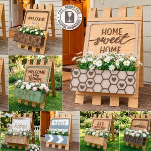 Op de afbeelding: Houten A-frame borden met berichten als "Welkom" en "Home Sweet Home", elk met een ingebouwde bloembak gevuld met bloemen. De borden zijn lasergesneden met een breedte van 6 mm.