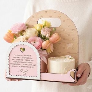 May include: A wooden gift box with a handle, filled with a bouquet of pink, peach, and yellow flowers, and a small white cake. The box has a pink decorative front with a heart-shaped cutout and text. The material width is 4mm.