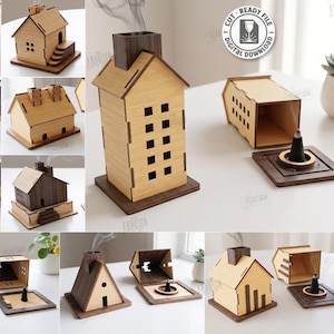 Puede incluir: Una colección de diseños de casas de madera cortadas con láser, que muestran varios estilos y tamaños. Las casas están hechas de madera marrón clara y oscura, con detalles intrincados como ventanas y chimeneas. La imagen también incluye el texto "CUT READY FILE DIGITAL DOWNLOAD".