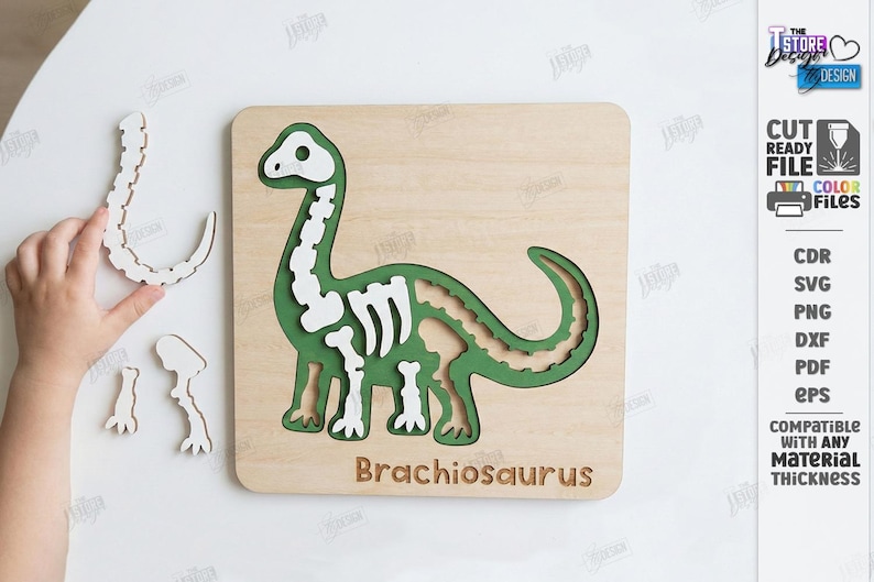 K&ouml;nnte beinhalten: Holzpuzzle eines Brachiosaurus-Dinosauriers mit gr&uuml;nen und wei&szlig;en Details. Das Puzzle zeigt ein Dinosaurierskelett-Design und das Wort "Brachiosaurus". Enth&auml;lt separate Puzzleteile. Ideal f&uuml;r Kinder.