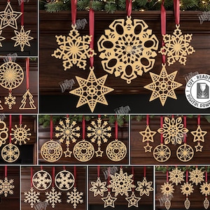 Puede incluir: Una colección de diez adornos navideños de madera cortados con láser que presentan intrincados patrones geométricos de copos de nieve, estrellas, árboles y círculos. Cada adorno cuelga de una cinta roja. El texto incluye 10 DESIGNS, CUT READY FILE DIGITAL DOWNLOAD, CDR, SVG, PNG, DXF, PDF, EPS y COMPATIBLE WITH ANY MATERIAL THICKNESS.