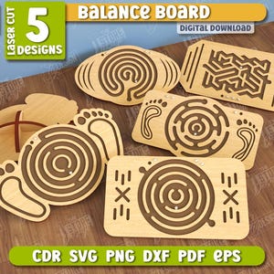 Könnte beinhalten: Lasergeschnittene Balance Boards aus Holz mit verschiedenen Designs, darunter Labyrinthe und Fußmuster. Die Boards sind 6 mm dick und tragen den Schriftzug "BALANCE BOARD" und "5 DESIGNS". Das Bild enthält auch den Text "DIGITAL DOWNLOAD".
