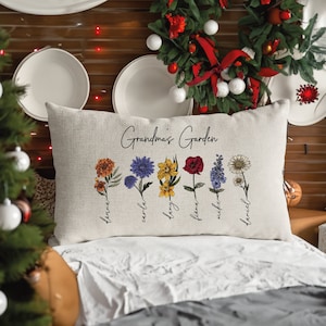 Cadeau fête des mères, coussin de jardin personnalisé pour grand-mère, coussin de fleurs de naissance personnalisé, coussin grand-mère, cadeau grand-mère, coussin grand-mère, nom petits-enfants image 1