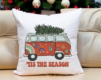 C’est la saison, Oreiller de camion de Noël, Oreiller de camion rouge, Décor d’hiver, Oreiller d’arbre de Noël, Coussin de Noël, Décoration de Noël