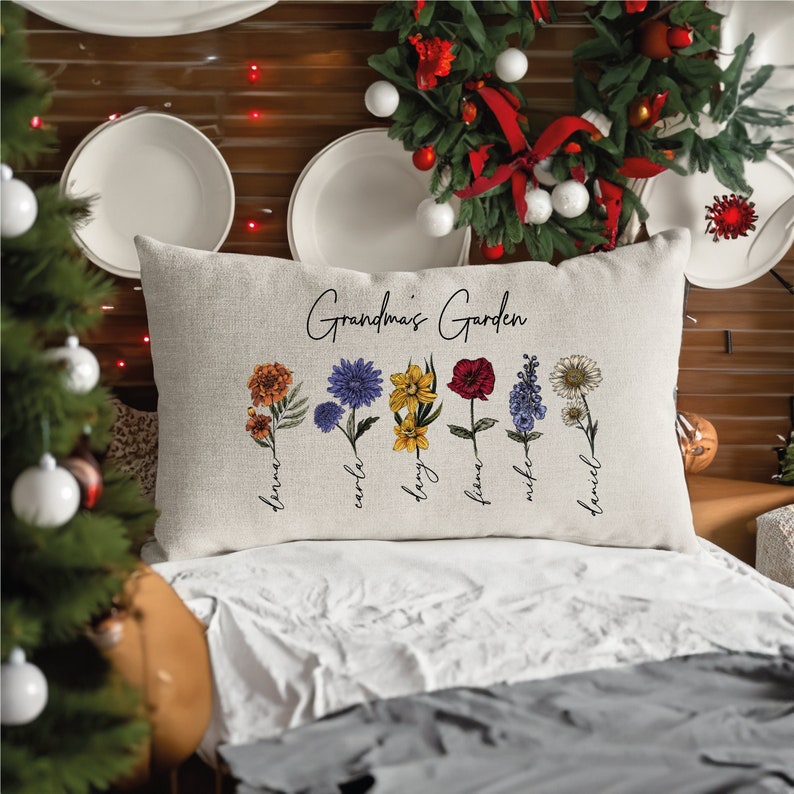 Cadeau fête des mères, coussin de jardin personnalisé pour grand-mère, coussin de fleurs de naissance personnalisé, coussin grand-mère, cadeau grand-mère, coussin grand-mère, nom petits-enfants image 1