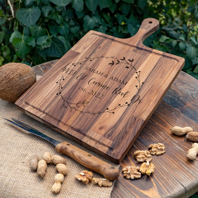 Cadeau de pendaison de crémaillère, cadeau de crémaillère, cadeau de première maison, cadeau de nouvelle maison, planche à découper personnalisée, planche de charcuterie, planches de charcuterie image 1