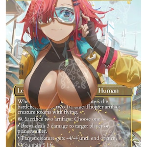 Puede incluir: Una carta de juego de fantasía que representa a una mujer con cabello rojo y ojos azules que lleva una chaqueta amarilla y un top negro. La carta se titula "Breya, la Libertadora" y tiene una fuerza y resistencia de 4/4. El texto de la carta dice: "Cuando Breya, la Libertadora entra al campo de batalla, crea dos fichas de criatura artefacto Thopter azules 1/1 con volar. 2, Sacrifica dos artefactos: Elige uno - Breya inflige 3 daños al jugador o planeswalker objetivo. La criatura objetivo obtiene -4/-4 hasta el final del turno. Ganas 5 vidas."