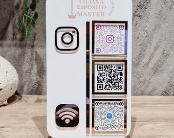 Totem social media qr code Fit