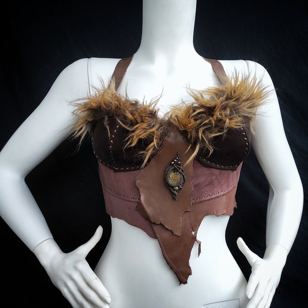 Bustier en cuir fait main avec ammonite. Tenue pour le festival en fourrure de fausse fourrure et cuir original, haut de cosplay