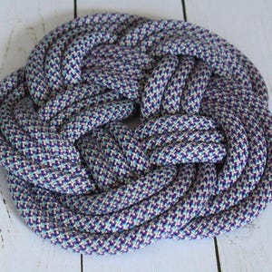 Sottopentola realizzato con corda da arrampicata riciclata (colore lilla)