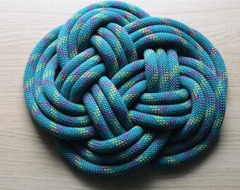 Salvamanteles fabricado con cuerda de escalada reciclada (color verde azulado)