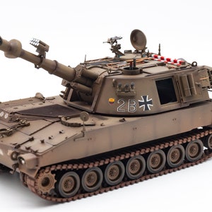 PRE-ORDER: German M109 G self-propelled artillery 155MM/L23, 1/35 AFV Club Military Scale Model