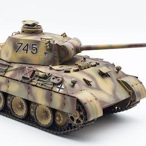 Panther Ausf. D (Panzerkampwagen V), German WWII tank, 1/35 pro painted Tamiya scale model.